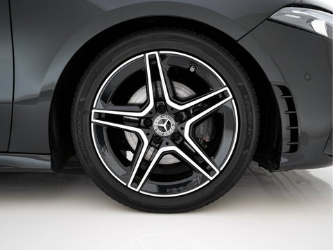 Mercedes-Benz A-Klasse 160 AMG-Sportpack Business-Solution (INCL-BTW) *WIDESCREEN-DIGI-COCKPIT | FULL-LED | LEATHER-MICROFIBRE | CAMERA | DYNAMIC-SELECT | CRUISE | HEATED-SPORTSEATS | PRIVACY-GLASS | DAB | AMBIENT-LIGHT | 18"ALU*