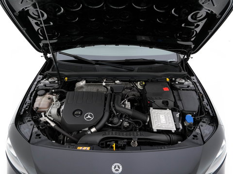 Mercedes-Benz A-Klasse 160 AMG-Sportpack Business-Solution (INCL-BTW) *WIDESCREEN-DIGI-COCKPIT | FULL-LED | LEATHER-MICROFIBRE | CAMERA | DYNAMIC-SELECT | CRUISE | HEATED-SPORTSEATS | PRIVACY-GLASS | DAB | AMBIENT-LIGHT | 18"ALU*