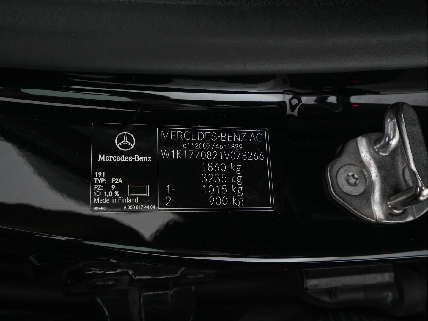 Mercedes-Benz A-Klasse 160 AMG-Sportpack Business-Solution (INCL-BTW) *WIDESCREEN-DIGI-COCKPIT | FULL-LED | LEATHER-MICROFIBRE | CAMERA | DYNAMIC-SELECT | CRUISE | HEATED-SPORTSEATS | PRIVACY-GLASS | DAB | AMBIENT-LIGHT | 18"ALU*