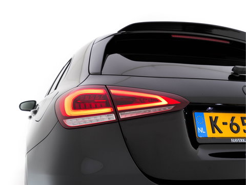 Mercedes-Benz A-Klasse 160 AMG-Sportpack Business-Solution (INCL-BTW) *WIDESCREEN-DIGI-COCKPIT | FULL-LED | LEATHER-MICROFIBRE | CAMERA | DYNAMIC-SELECT | CRUISE | HEATED-SPORTSEATS | PRIVACY-GLASS | DAB | AMBIENT-LIGHT | 18"ALU*