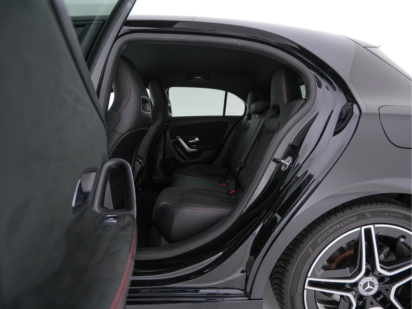 Mercedes-Benz A-Klasse 160 AMG-Sportpack Business-Solution (INCL-BTW) *WIDESCREEN-DIGI-COCKPIT | FULL-LED | LEATHER-MICROFIBRE | CAMERA | DYNAMIC-SELECT | CRUISE | HEATED-SPORTSEATS | PRIVACY-GLASS | DAB | AMBIENT-LIGHT | 18"ALU*