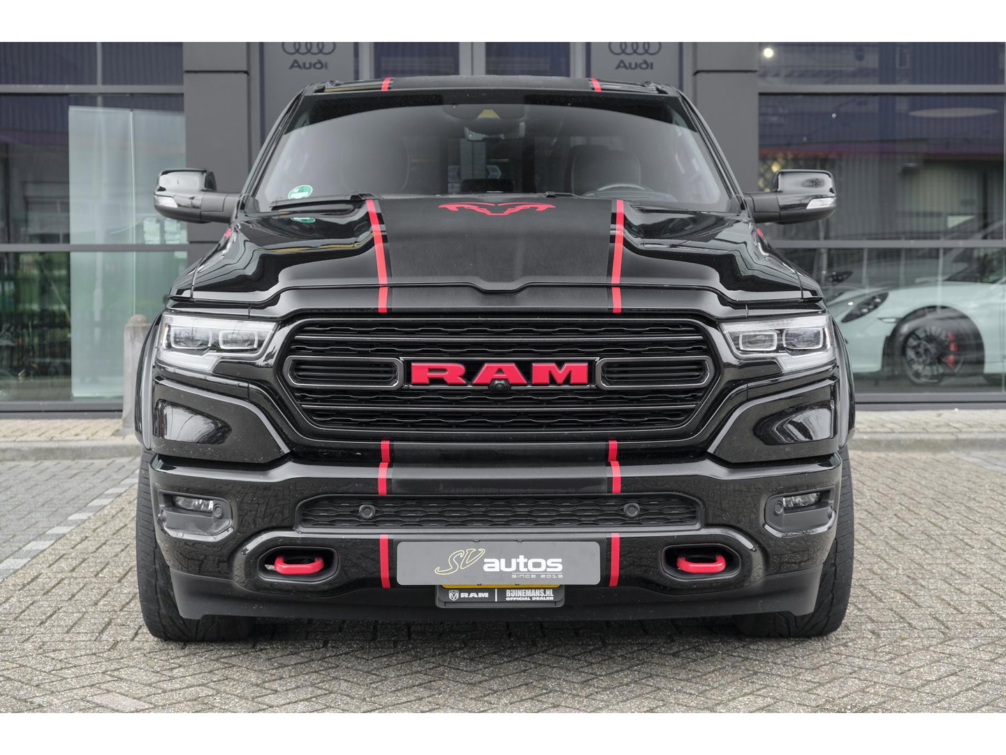 Dodge Ram 1500 5.7 V8 401pk 4x4 Limited LPG G3 Widebody Black&Red Luchtvering Trekhaak Head-up Harman/kardon Sidebars CUSTOM!!