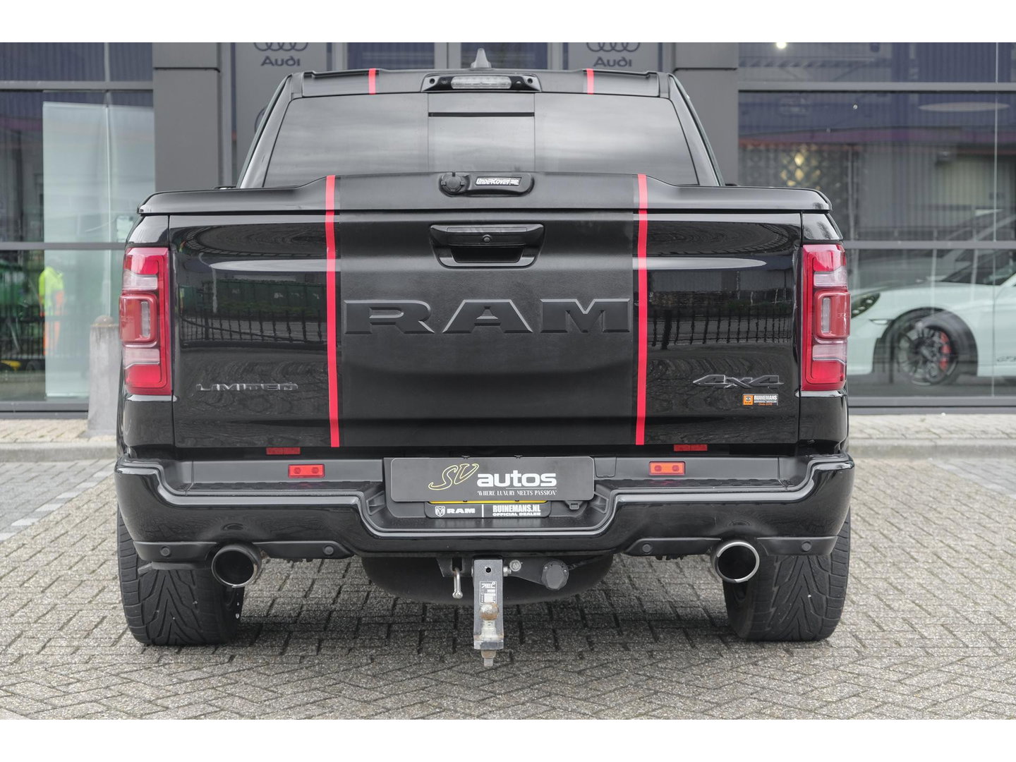 Dodge Ram 1500 5.7 V8 401pk 4x4 Limited LPG G3 Widebody Black&Red Luchtvering Trekhaak Head-up Harman/kardon Sidebars CUSTOM!!