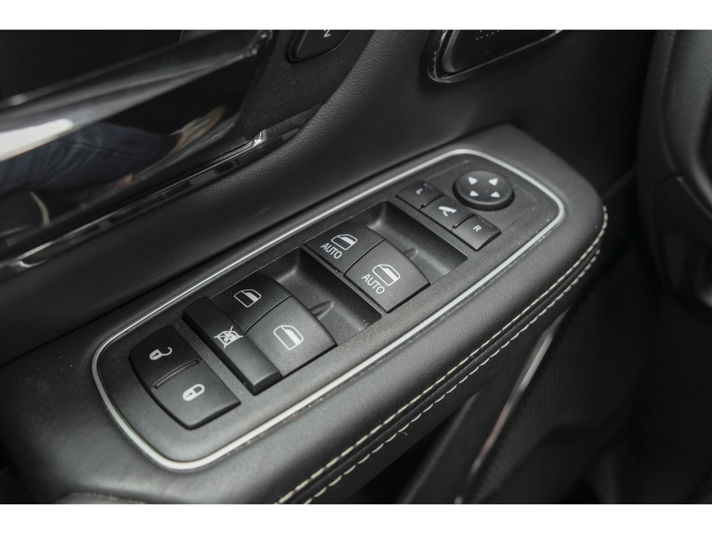 Dodge Ram 1500 5.7 V8 401pk 4x4 Limited LPG G3 Widebody Black&Red Luchtvering Trekhaak Head-up Harman/kardon Sidebars CUSTOM!!