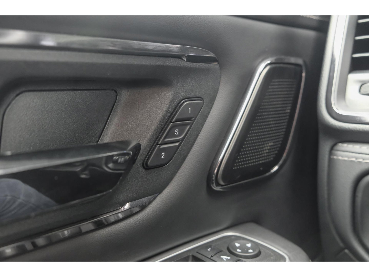 Dodge Ram 1500 5.7 V8 401pk 4x4 Limited LPG G3 Widebody Black&Red Luchtvering Trekhaak Head-up Harman/kardon Sidebars CUSTOM!!