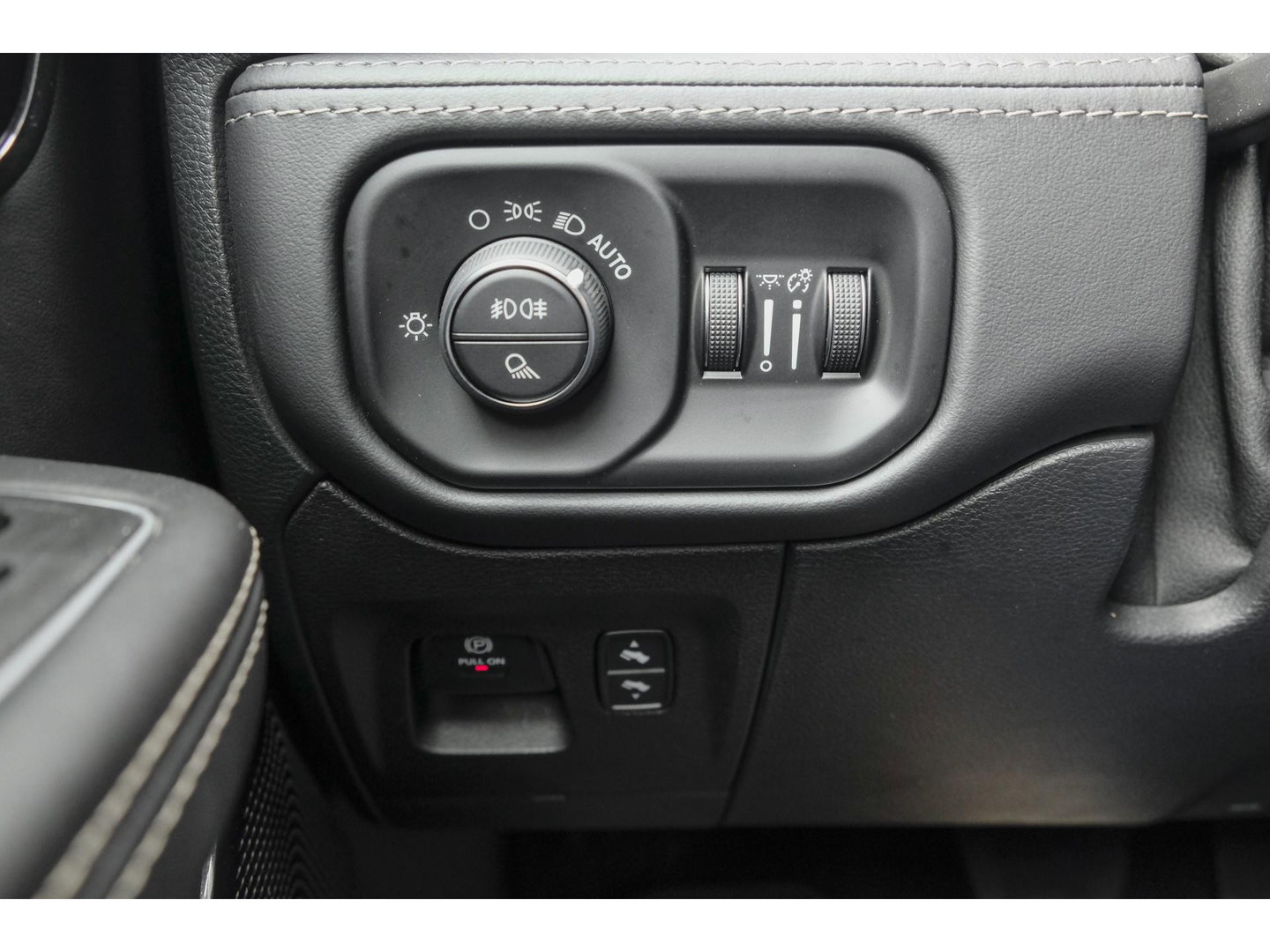 Dodge Ram 1500 5.7 V8 401pk 4x4 Limited LPG G3 Widebody Black&Red Luchtvering Trekhaak Head-up Harman/kardon Sidebars CUSTOM!!