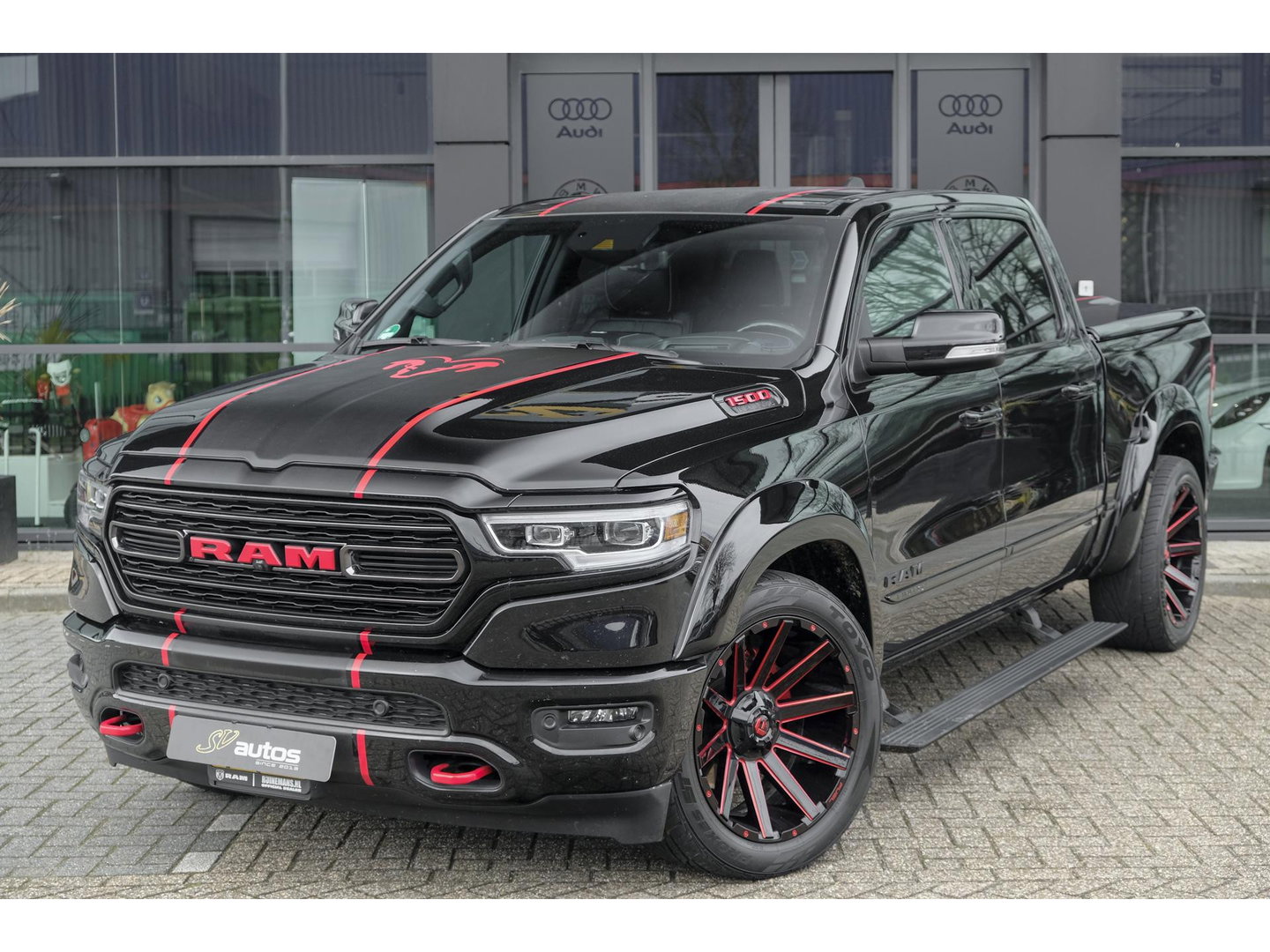 Dodge Ram 1500 5.7 V8 401pk 4x4 Limited LPG G3 Widebody Black&Red Luchtvering Trekhaak Head-up Harman/kardon Sidebars CUSTOM!!