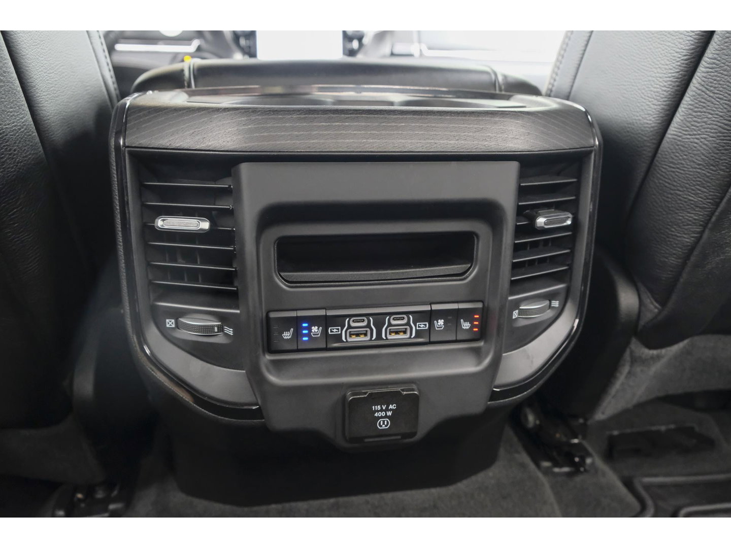 Dodge Ram 1500 5.7 V8 401pk 4x4 Limited LPG G3 Widebody Black&Red Luchtvering Trekhaak Head-up Harman/kardon Sidebars CUSTOM!!