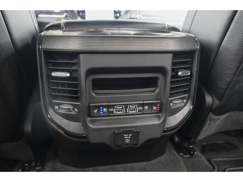 Dodge Ram 1500 5.7 V8 401pk 4x4 Limited LPG G3 Widebody Black&Red Luchtvering Trekhaak Head-up Harman/kardon Sidebars CUSTOM!!