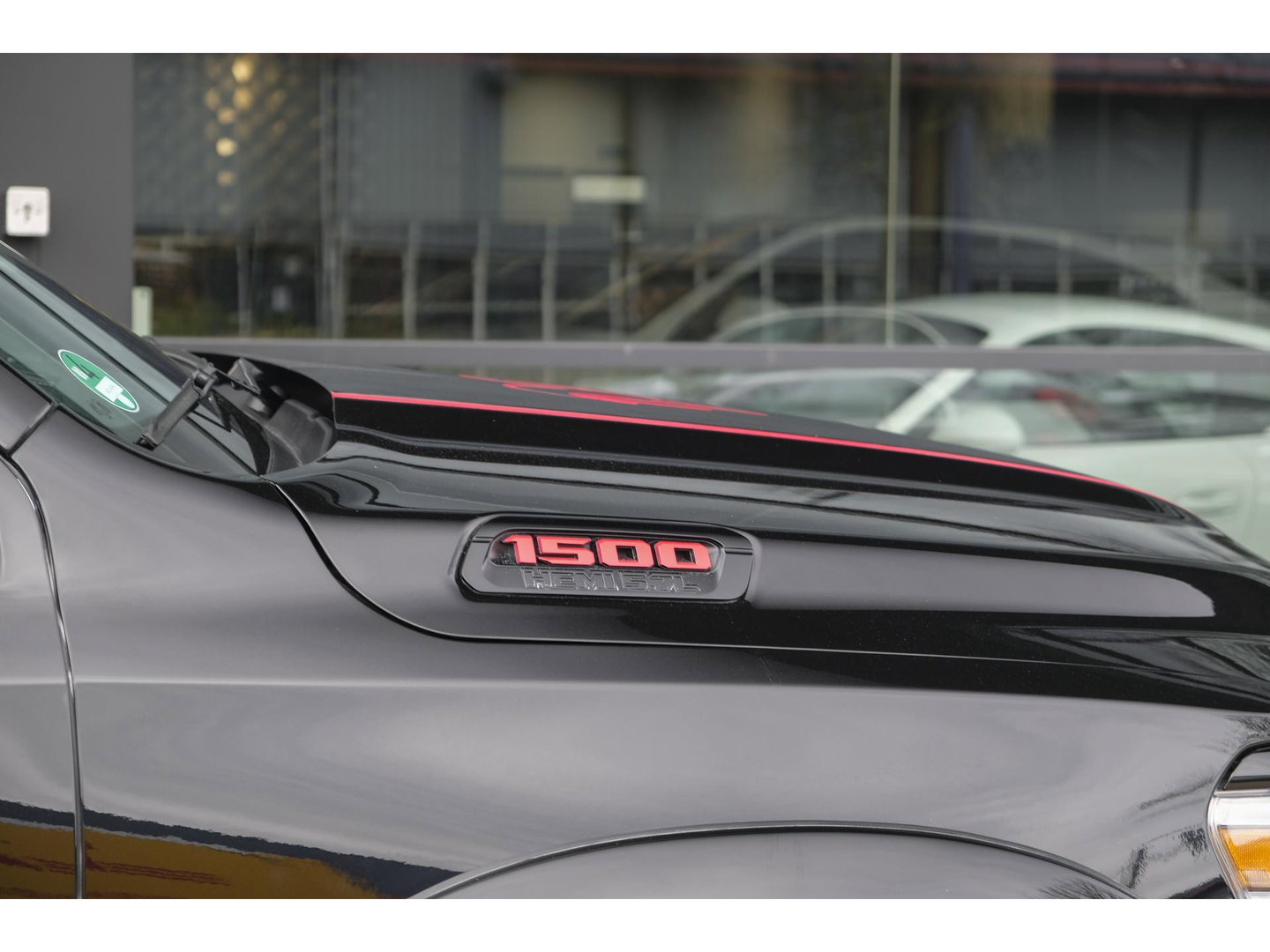 Dodge Ram 1500 5.7 V8 401pk 4x4 Limited LPG G3 Widebody Black&Red Luchtvering Trekhaak Head-up Harman/kardon Sidebars CUSTOM!!