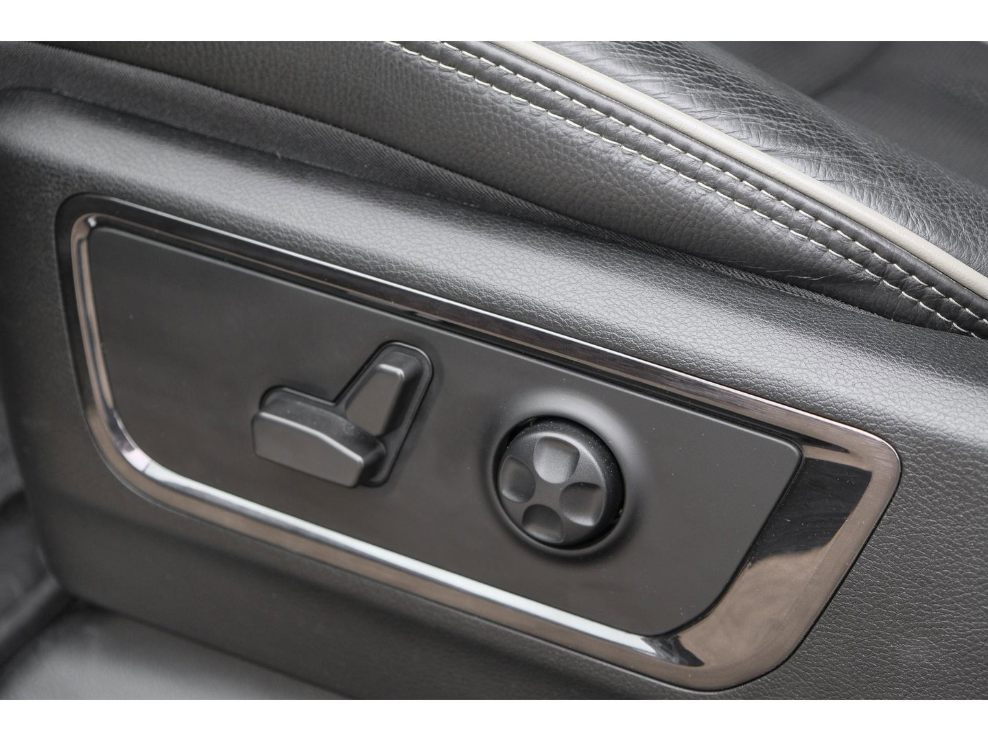 Dodge Ram 1500 5.7 V8 401pk 4x4 Limited LPG G3 Widebody Black&Red Luchtvering Trekhaak Head-up Harman/kardon Sidebars CUSTOM!!