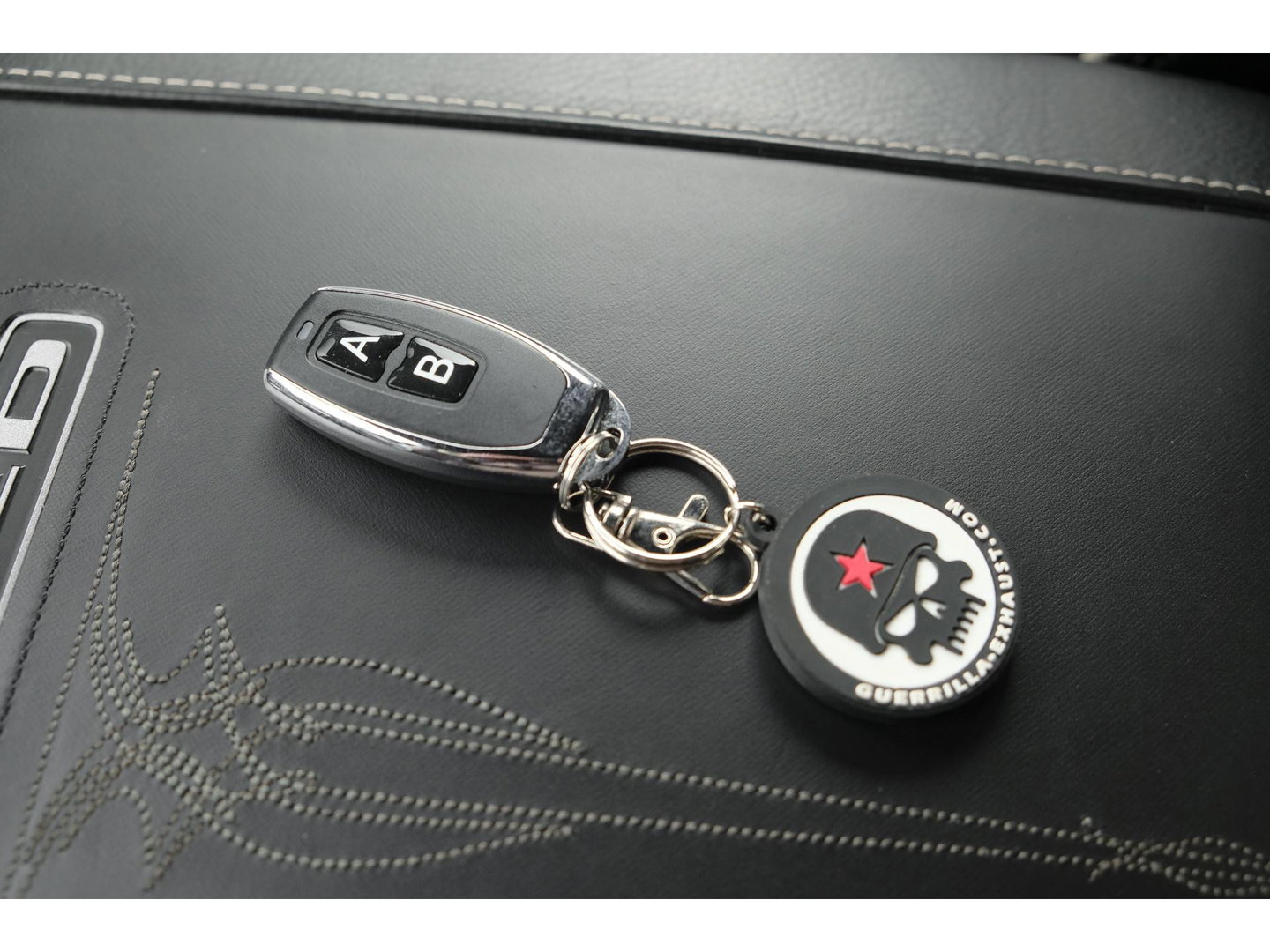 Dodge Ram 1500 5.7 V8 401pk 4x4 Limited LPG G3 Widebody Black&Red Luchtvering Trekhaak Head-up Harman/kardon Sidebars CUSTOM!!