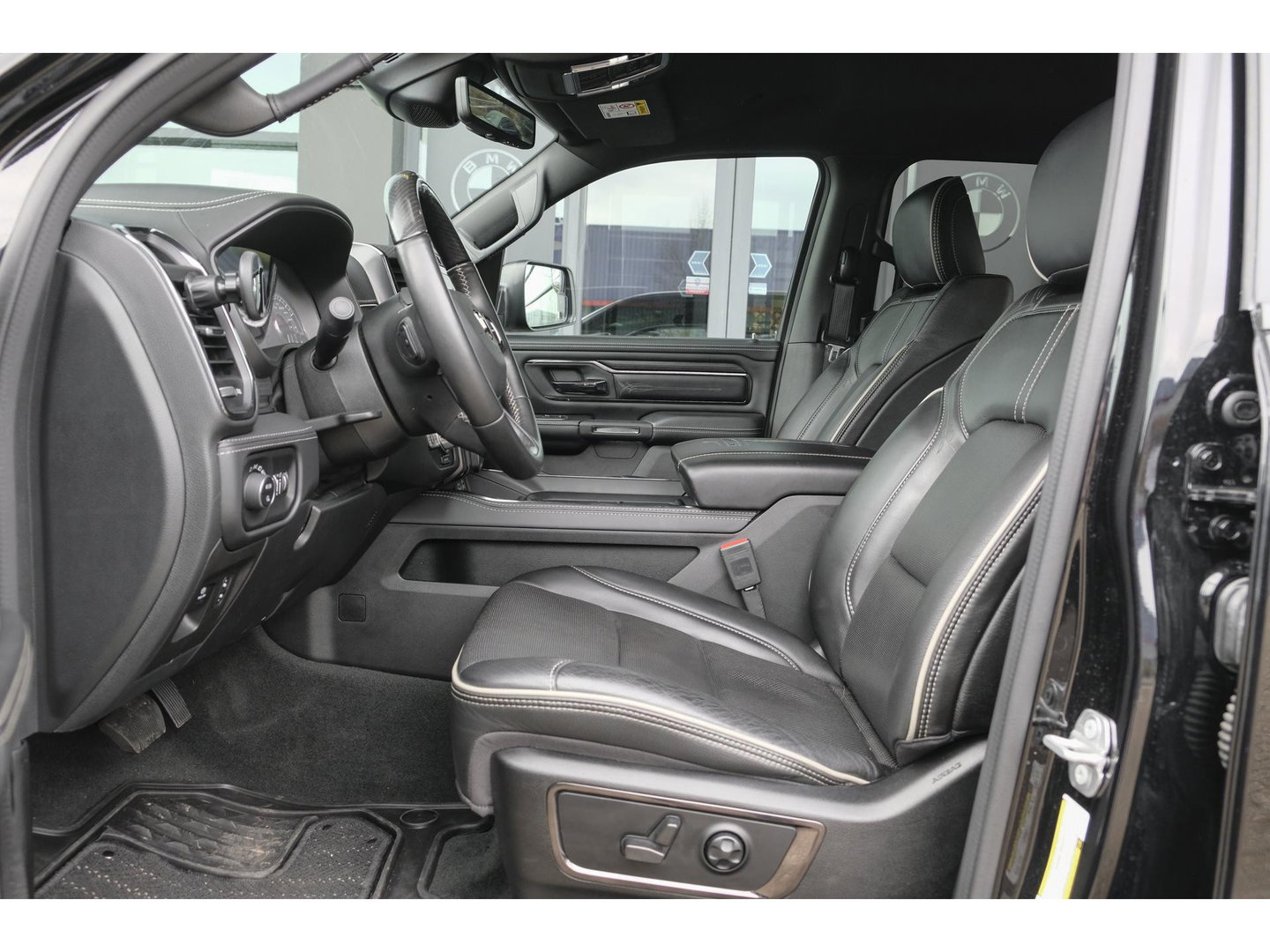 Dodge Ram 1500 5.7 V8 401pk 4x4 Limited LPG G3 Widebody Black&Red Luchtvering Trekhaak Head-up Harman/kardon Sidebars CUSTOM!!