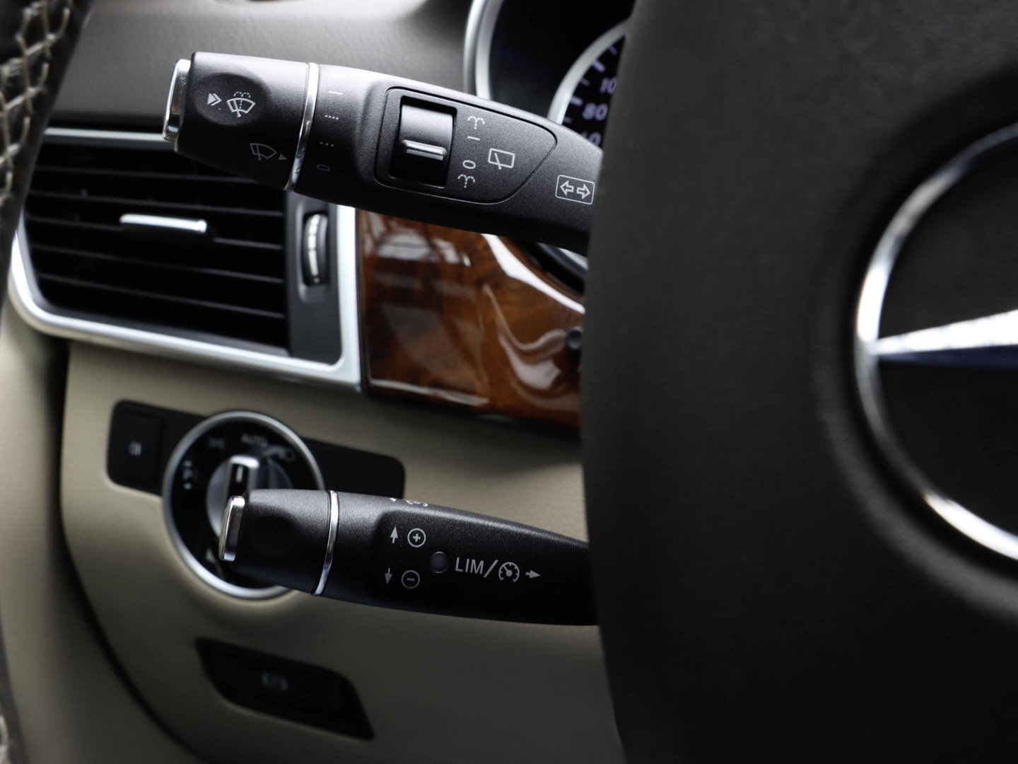 Mercedes-Benz M-Klasse 350 Luchtvering Leder Camera 306pk Trekhaak