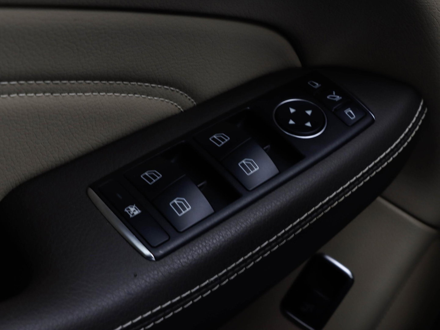 Mercedes-Benz M-Klasse 350 Luchtvering Leder Camera 306pk Trekhaak