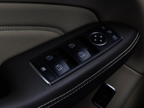 Mercedes-Benz M-Klasse 350 Luchtvering Leder Camera 306pk Trekhaak