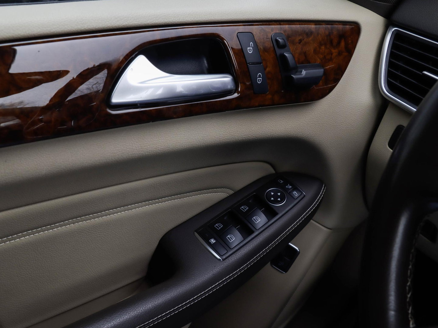 Mercedes-Benz M-Klasse 350 Luchtvering Leder Camera 306pk Trekhaak