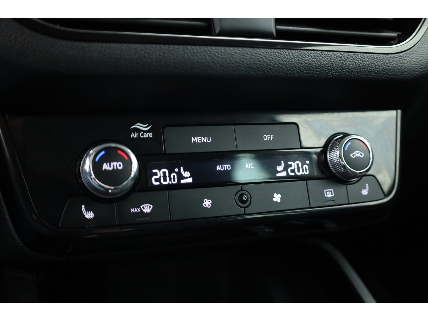 Škoda Kamiq 1.5 TSI ACT Sport 150pk | Digi. Cockpit | Camera | Stoelverw. | PDC | Apple CarPlay | All Seasons | 17'' | Cruise |