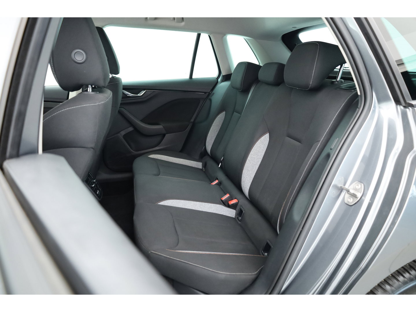 Škoda Kamiq 1.5 TSI ACT Sport 150pk | Digi. Cockpit | Camera | Stoelverw. | PDC | Apple CarPlay | All Seasons | 17'' | Cruise |