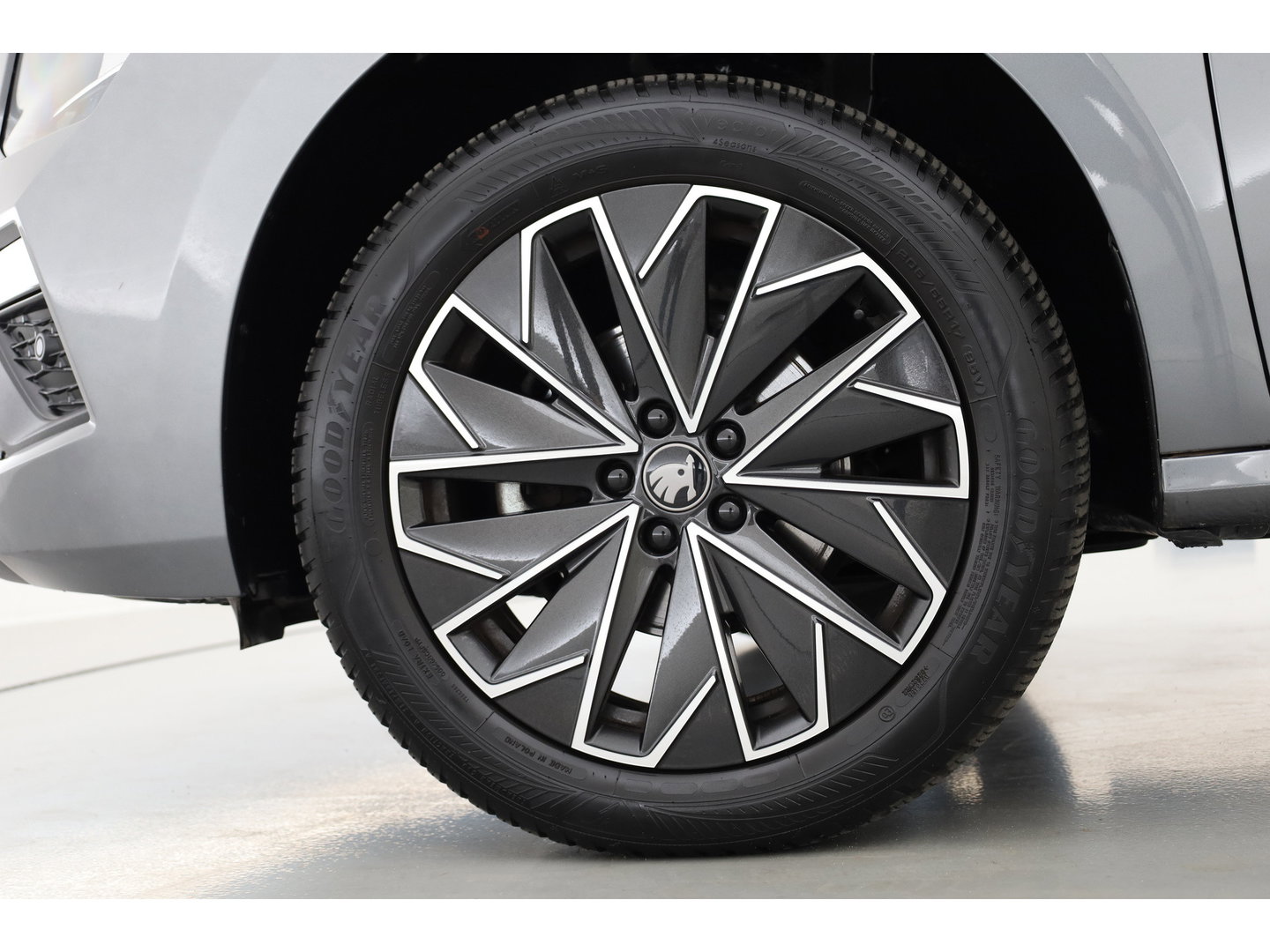 Škoda Kamiq 1.5 TSI ACT Sport 150pk | Digi. Cockpit | Camera | Stoelverw. | PDC | Apple CarPlay | All Seasons | 17'' | Cruise |