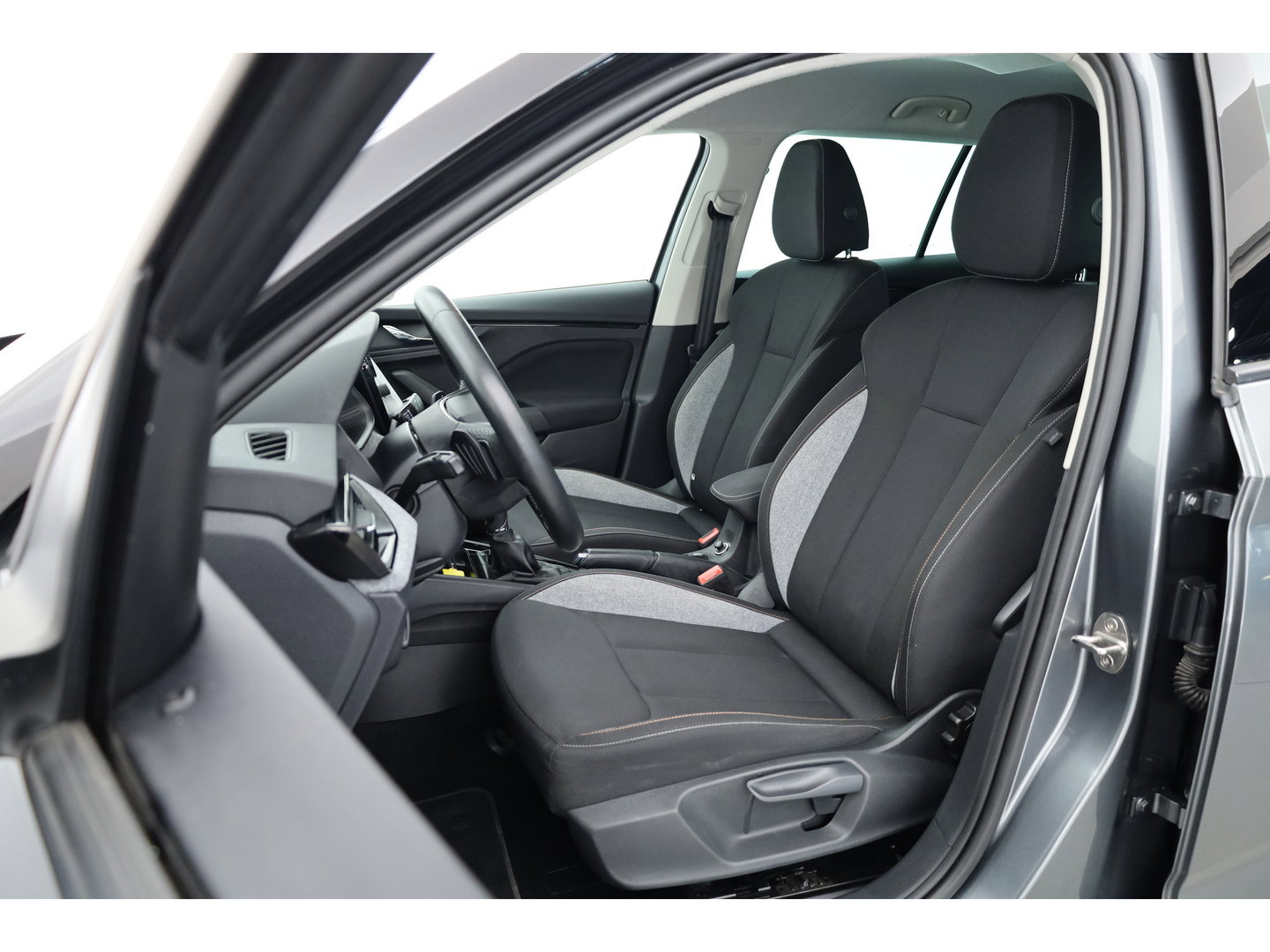 Škoda Kamiq 1.5 TSI ACT Sport 150pk | Digi. Cockpit | Camera | Stoelverw. | PDC | Apple CarPlay | All Seasons | 17'' | Cruise |