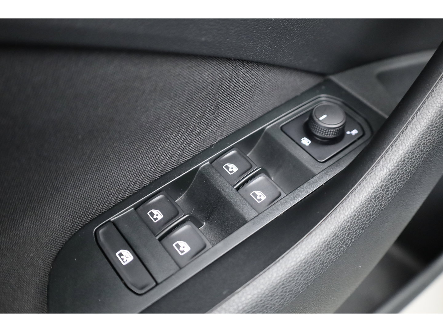 Škoda Kamiq 1.5 TSI ACT Sport 150pk | Digi. Cockpit | Camera | Stoelverw. | PDC | Apple CarPlay | All Seasons | 17'' | Cruise |