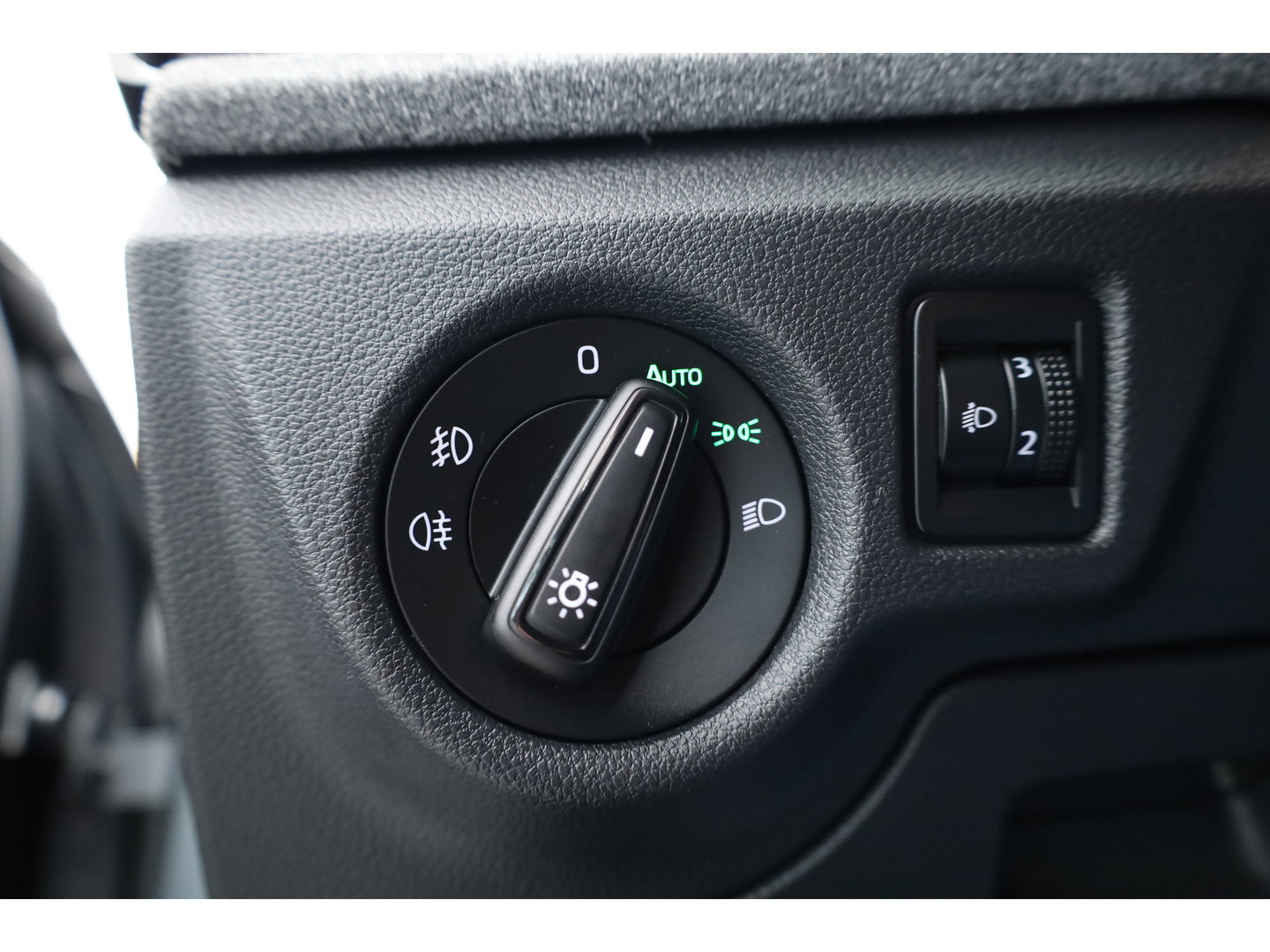 Škoda Kamiq 1.5 TSI ACT Sport 150pk | Digi. Cockpit | Camera | Stoelverw. | PDC | Apple CarPlay | All Seasons | 17'' | Cruise |