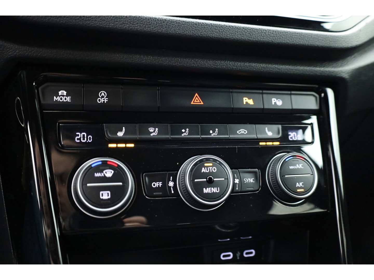 Volkswagen T-Roc 1.5 TSI Sport DSG | Digi. Cockpit |  Apple CarPlay | Adapt. Cruise | Beats Audio | Dodehoekdet.| PDC V+A