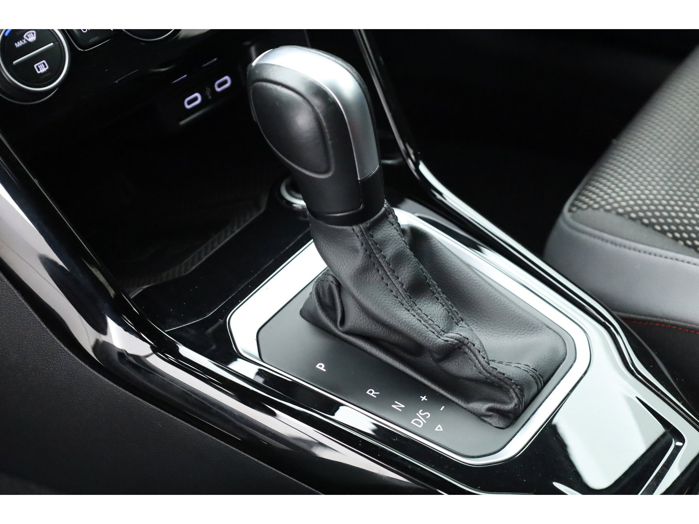 Volkswagen T-Roc 1.5 TSI Sport DSG | Digi. Cockpit |  Apple CarPlay | Adapt. Cruise | Beats Audio | Dodehoekdet.| PDC V+A