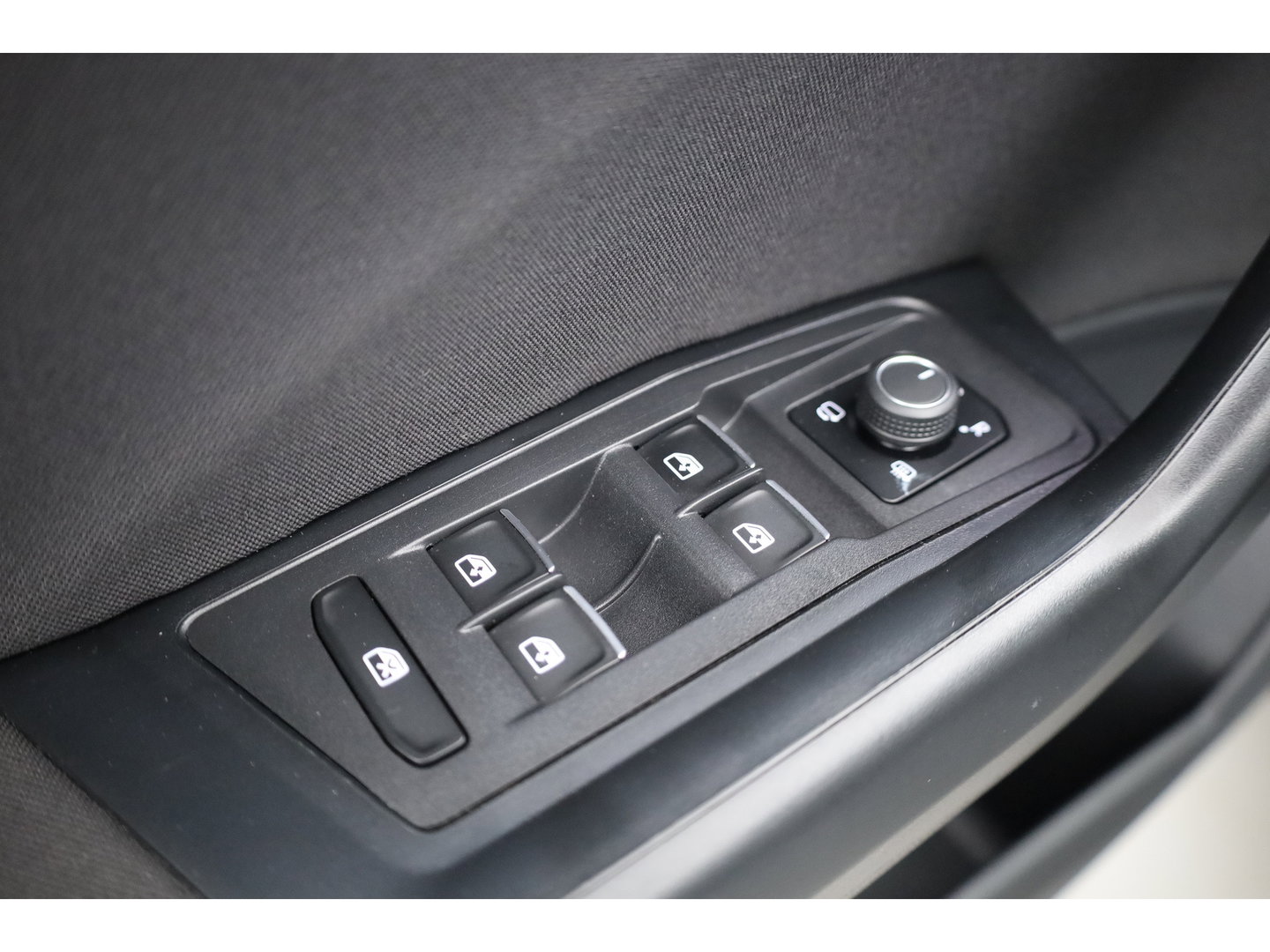 Volkswagen T-Roc 1.5 TSI Sport DSG | Digi. Cockpit |  Apple CarPlay | Adapt. Cruise | Beats Audio | Dodehoekdet.| PDC V+A