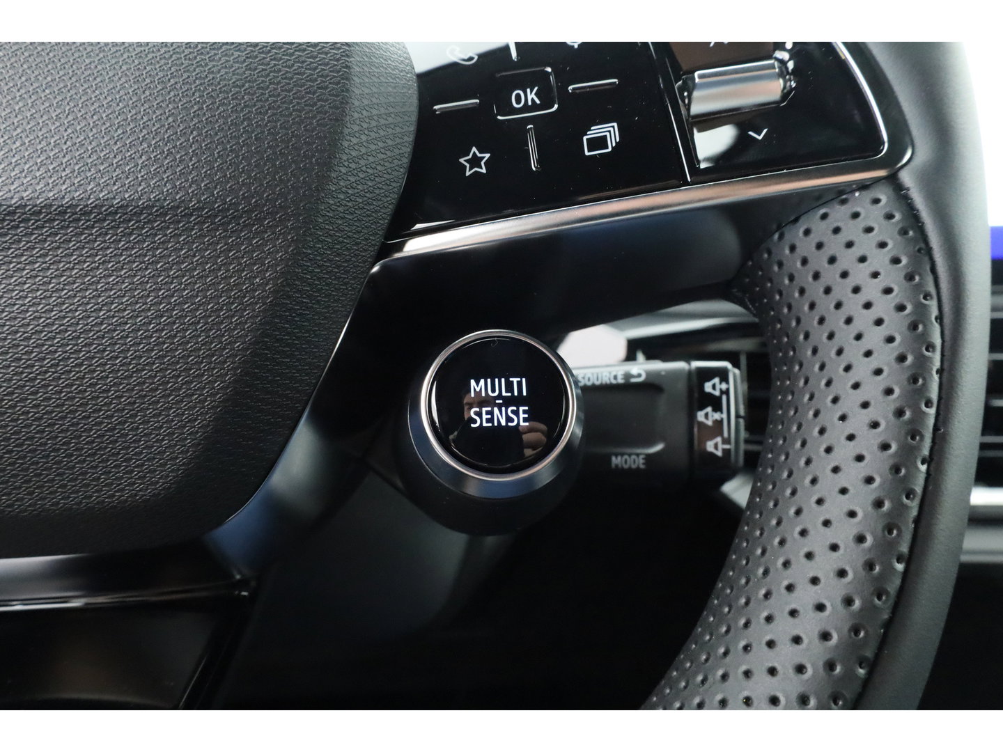 Renault Clio 1.8 Hybrid 160 techno | Google info. | 360cam | Stoelverw. | 18'' | Adapt. Cruise | Dodehoekdet. | Apple CarPlay