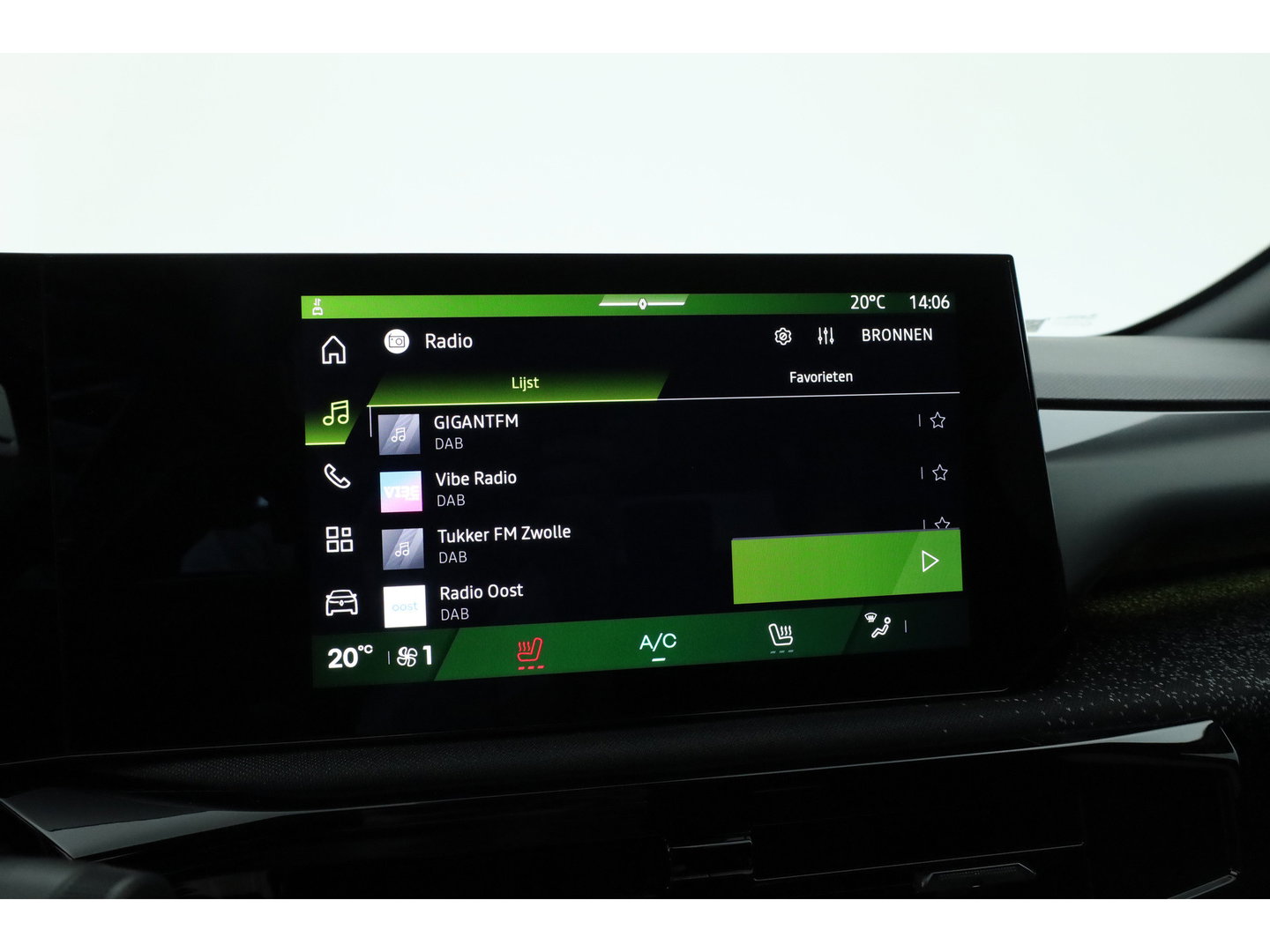 Renault Clio 1.8 Hybrid 160 techno | Google info. | 360cam | Stoelverw. | 18'' | Adapt. Cruise | Dodehoekdet. | Apple CarPlay