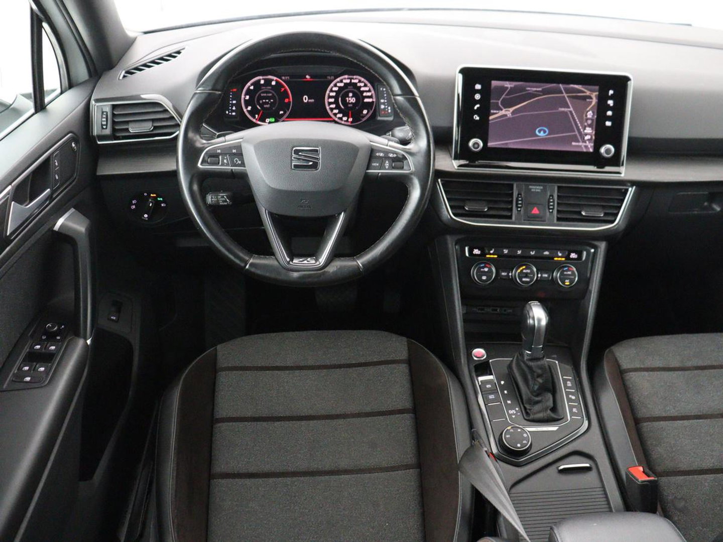 SEAT Tarraco 2.0 TSI 4Drive Xcellence 7 Persoons | Trekhaak | Panoramadak | Carplay | Alcantara | Adaptive cruise | BLIS | Stoelverwarming | Camera | Beats Pack