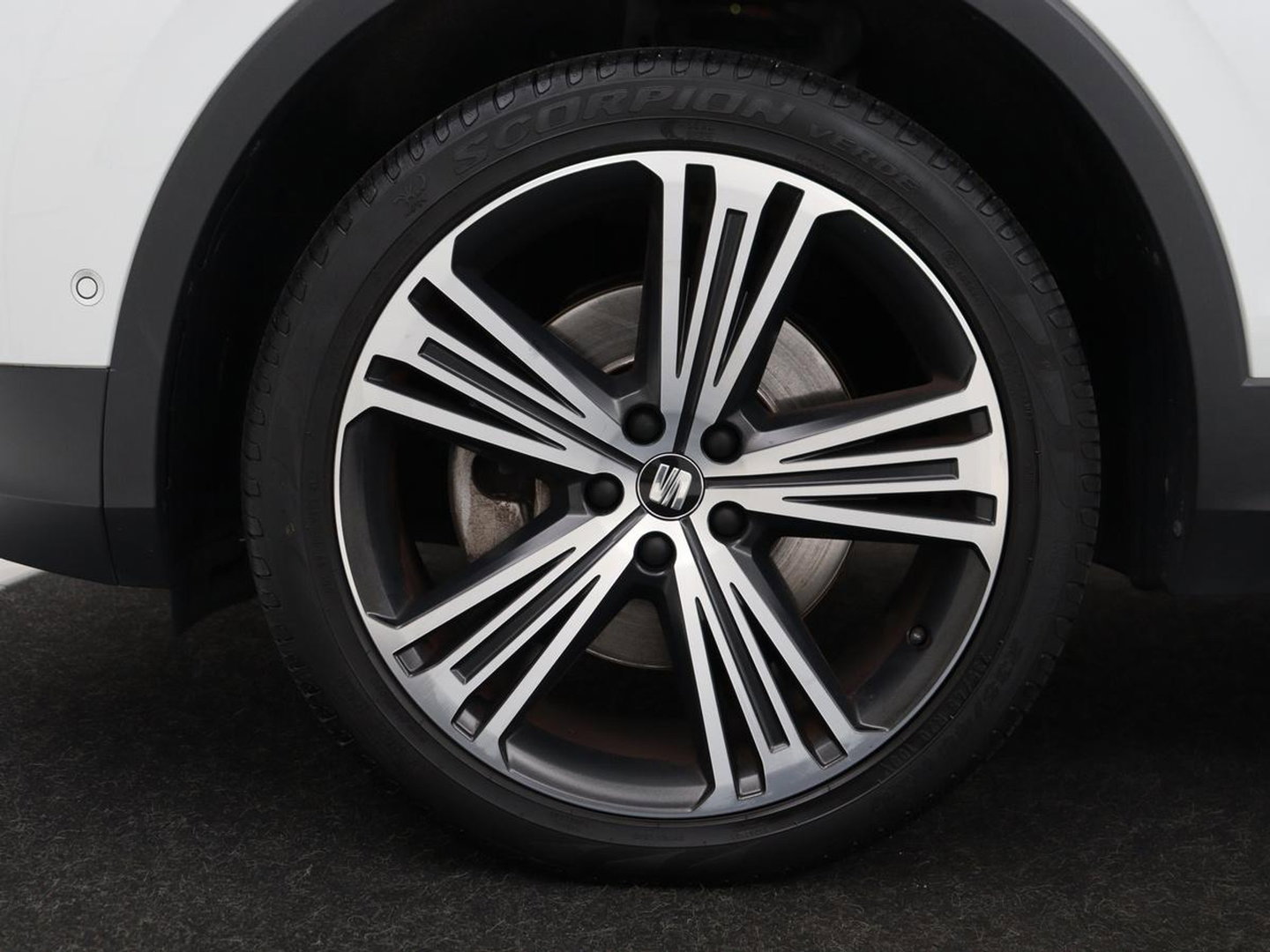 SEAT Tarraco 2.0 TSI 4Drive Xcellence 7 Persoons | Trekhaak | Panoramadak | Carplay | Alcantara | Adaptive cruise | BLIS | Stoelverwarming | Camera | Beats Pack