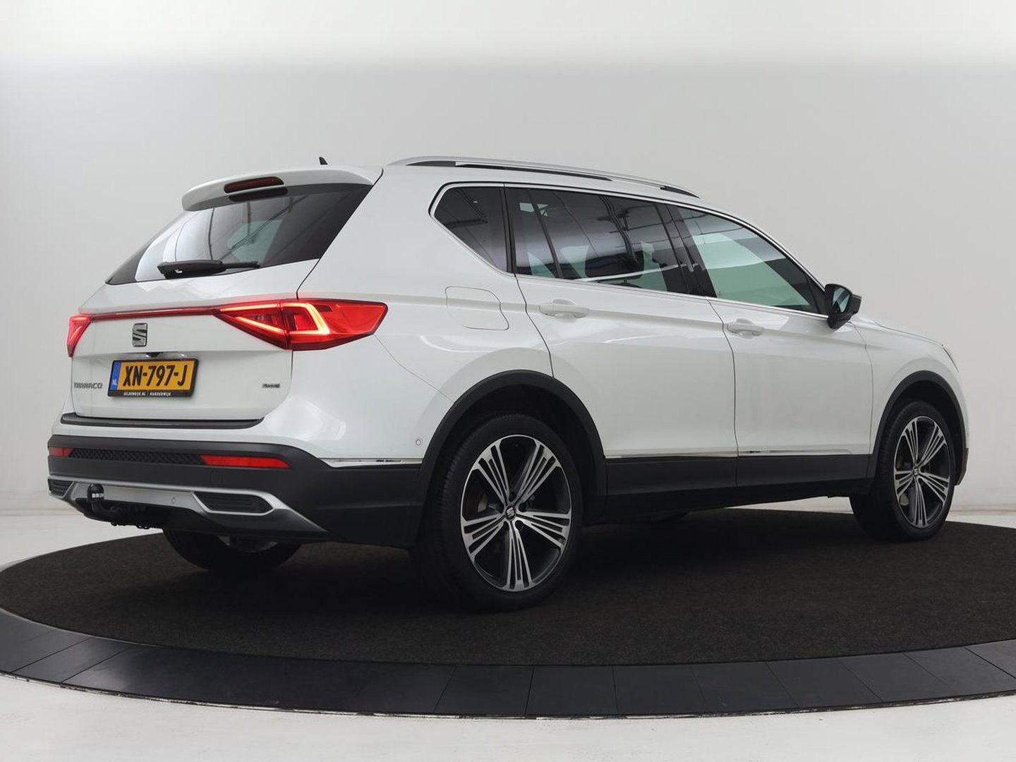 SEAT Tarraco 2.0 TSI 4Drive Xcellence 7 Persoons | Trekhaak | Panoramadak | Carplay | Alcantara | Adaptive cruise | BLIS | Stoelverwarming | Camera | Beats Pack