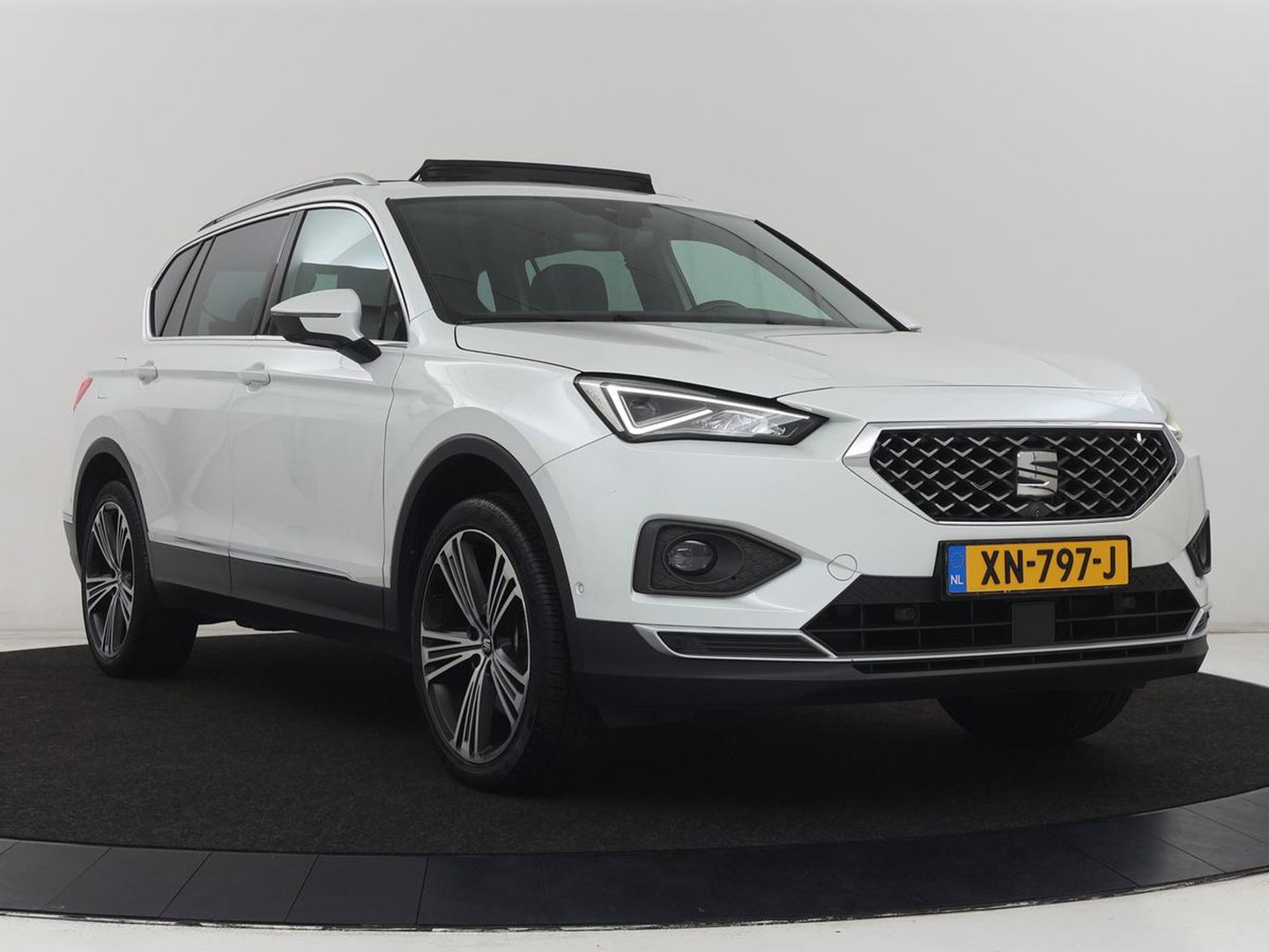 SEAT Tarraco 2.0 TSI 4Drive Xcellence 7 Persoons | Trekhaak | Panoramadak | Carplay | Alcantara | Adaptive cruise | BLIS | Stoelverwarming | Camera | Beats Pack