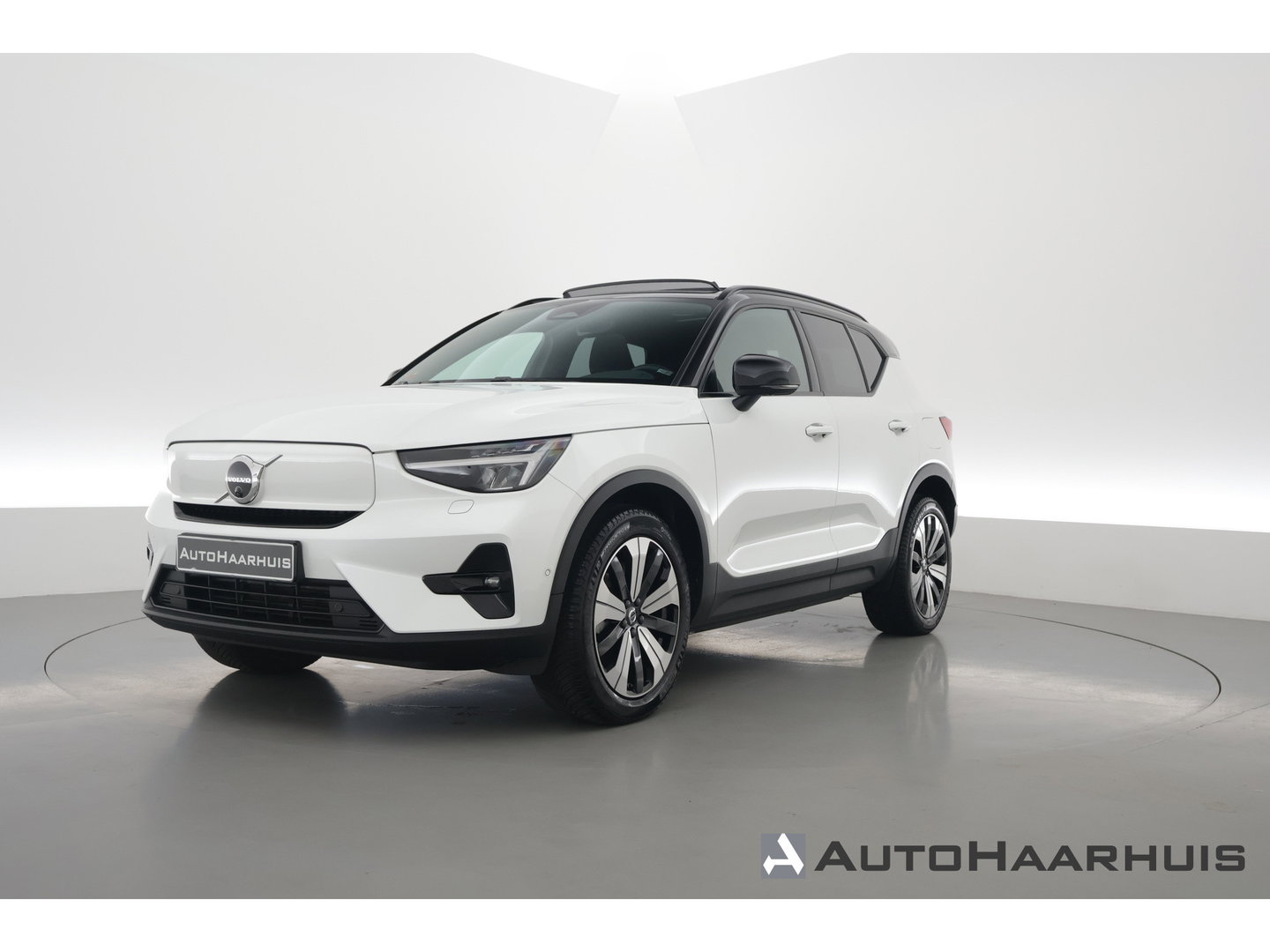 Volvo XC40 Single Motor Plus 69 kWh | Pano | Harman Kardon | 360cam | Apple CarPlay | Adapt. Cruise | Stoel- Stuurverw.