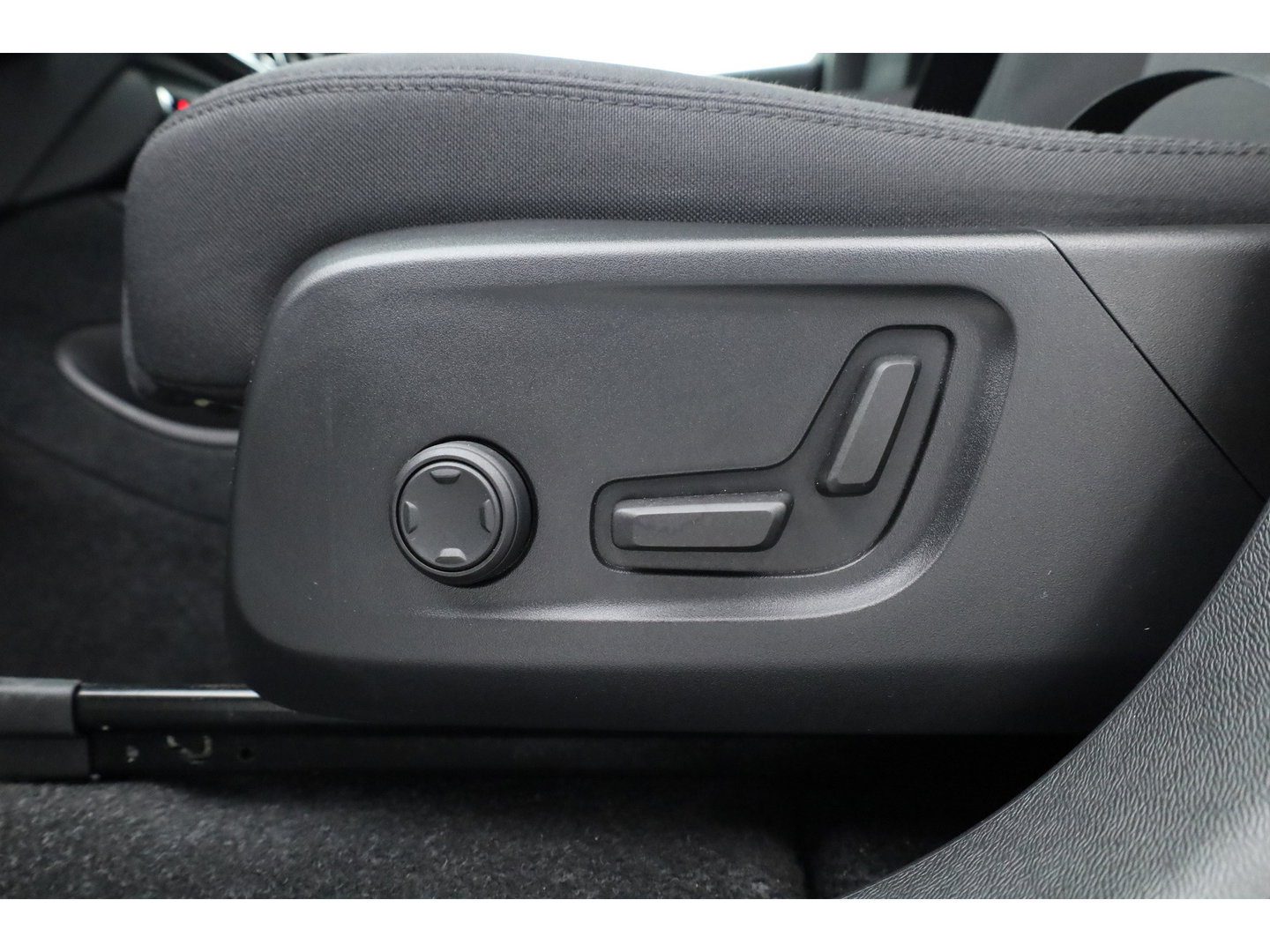 Volvo XC40 Single Motor Plus 69 kWh | Pano | Harman Kardon | 360cam | Apple CarPlay | Adapt. Cruise | Stoel- Stuurverw.