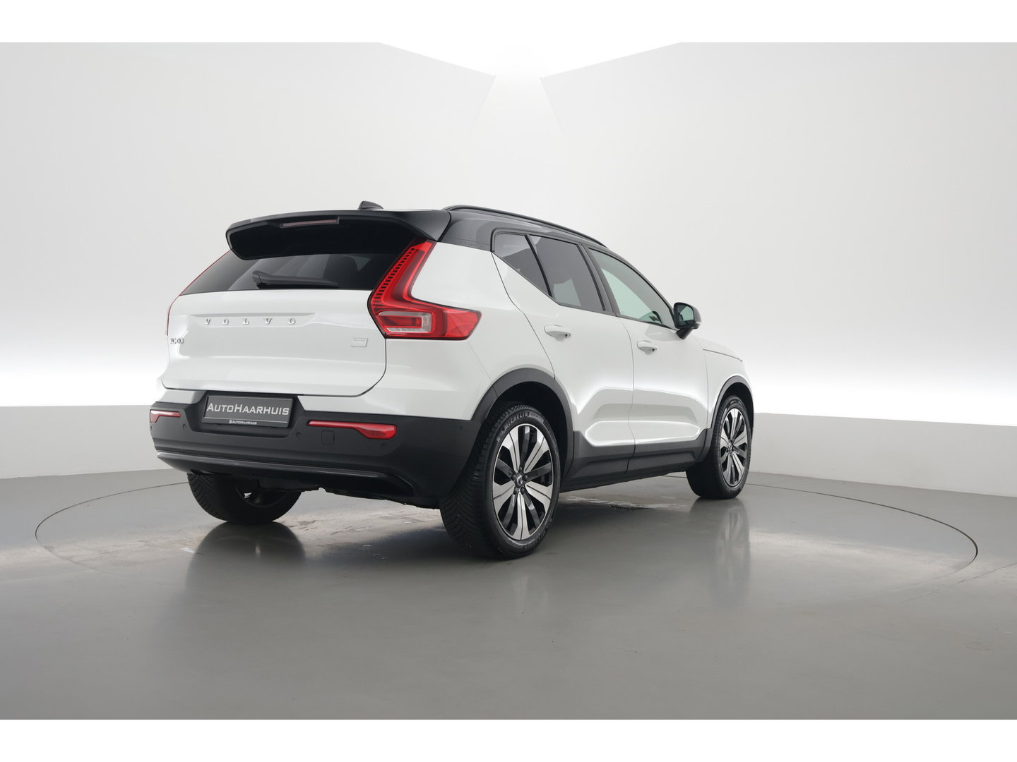 Volvo XC40 Single Motor Plus 69 kWh | Pano | Harman Kardon | 360cam | Apple CarPlay | Adapt. Cruise | Stoel- Stuurverw.