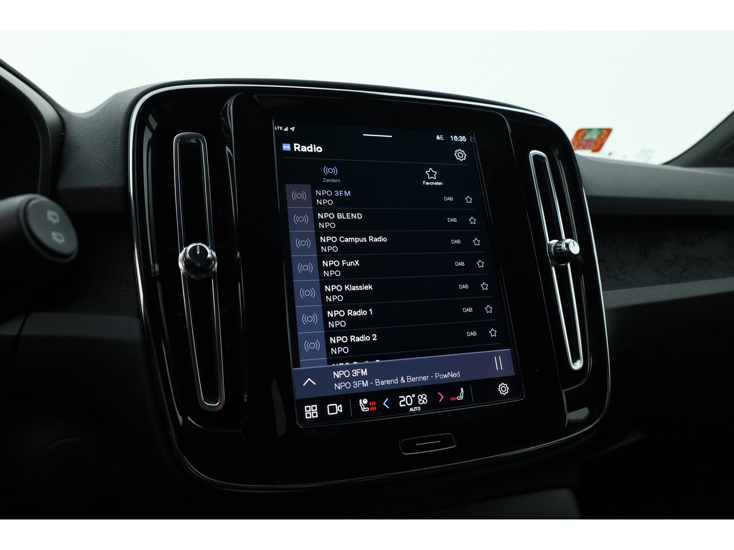 Volvo XC40 Single Motor Plus 69 kWh | Pano | Harman Kardon | 360cam | Apple CarPlay | Adapt. Cruise | Stoel- Stuurverw.