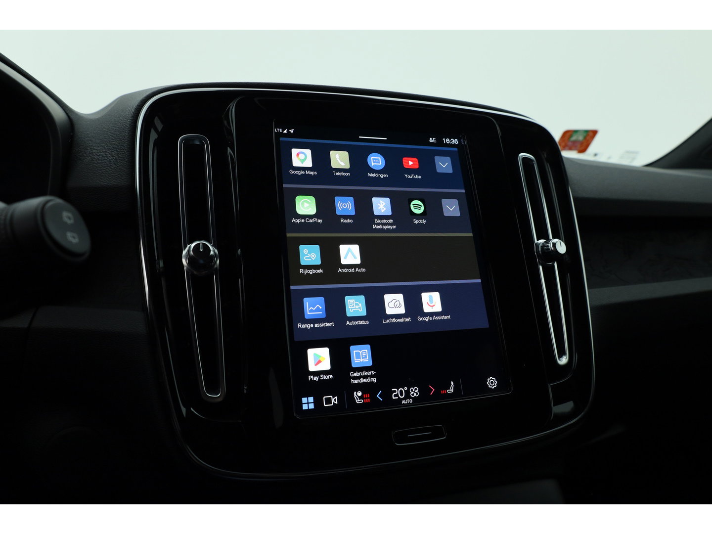 Volvo XC40 Single Motor Plus 69 kWh | Pano | Harman Kardon | 360cam | Apple CarPlay | Adapt. Cruise | Stoel- Stuurverw.