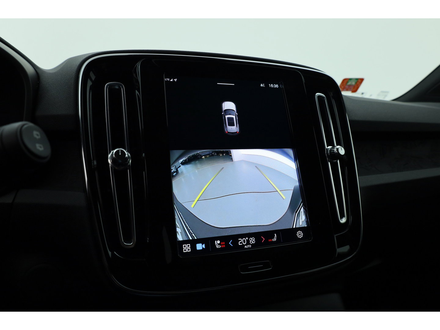 Volvo XC40 Single Motor Plus 69 kWh | Pano | Harman Kardon | 360cam | Apple CarPlay | Adapt. Cruise | Stoel- Stuurverw.