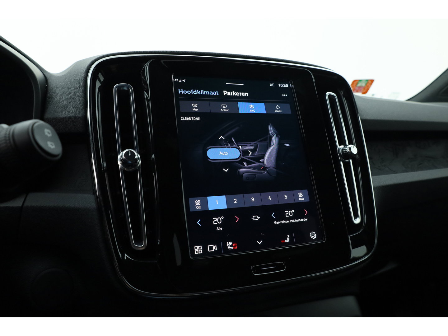 Volvo XC40 Single Motor Plus 69 kWh | Pano | Harman Kardon | 360cam | Apple CarPlay | Adapt. Cruise | Stoel- Stuurverw.