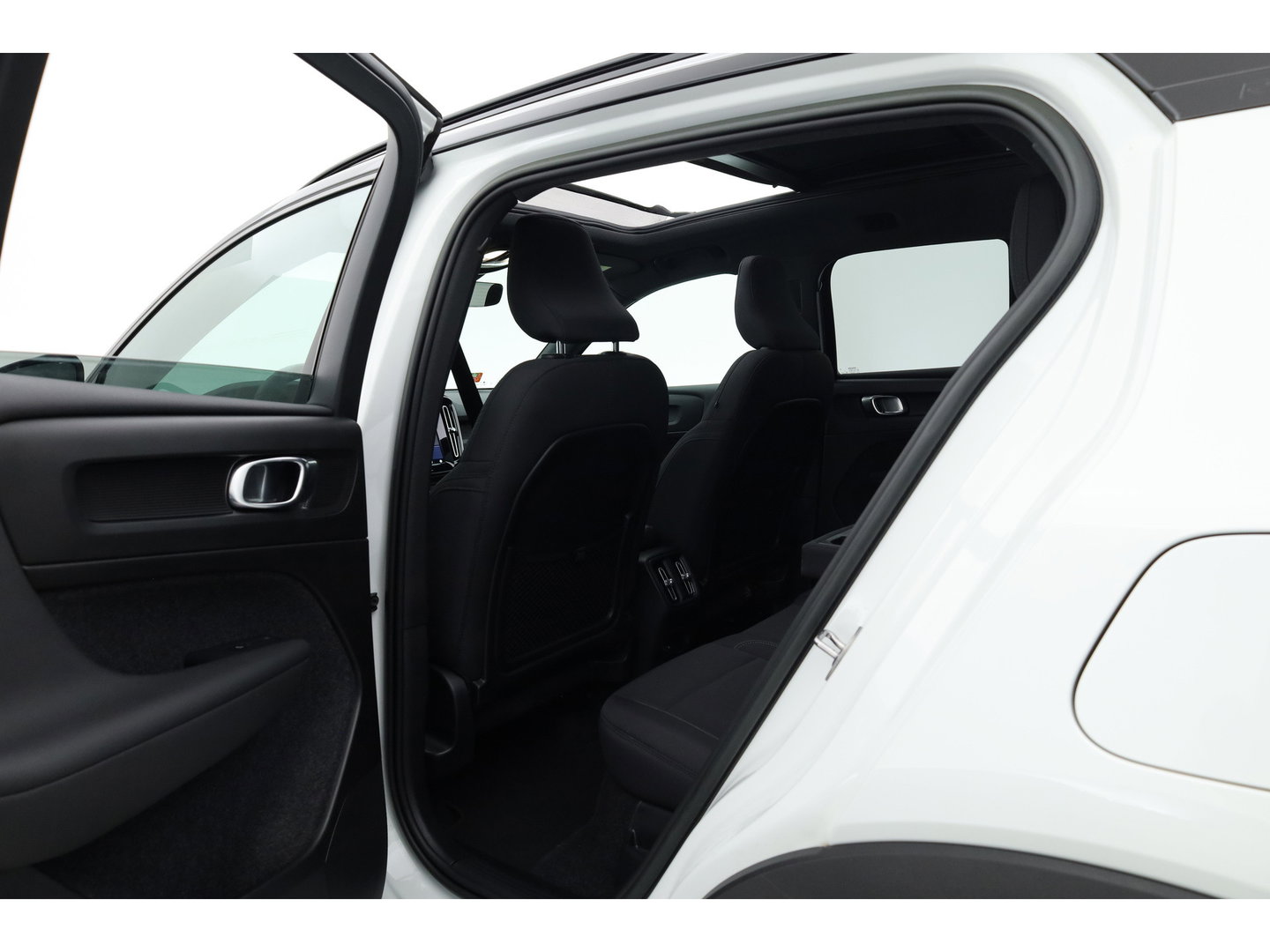 Volvo XC40 Single Motor Plus 69 kWh | Pano | Harman Kardon | 360cam | Apple CarPlay | Adapt. Cruise | Stoel- Stuurverw.