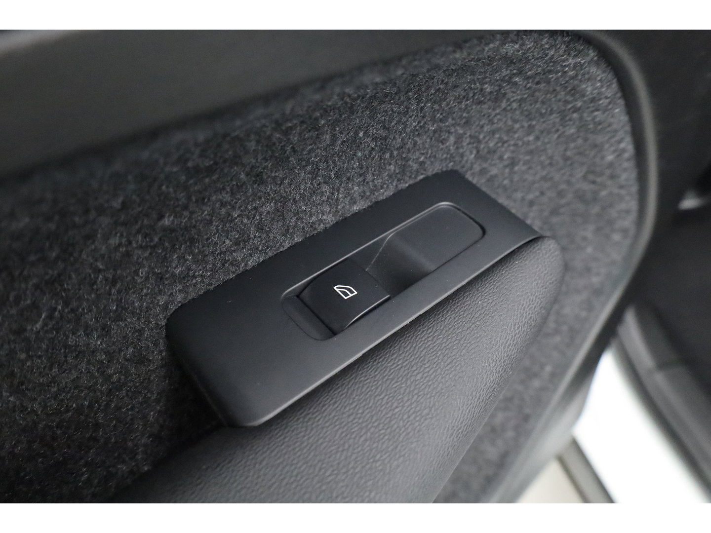 Volvo XC40 Single Motor Plus 69 kWh | Pano | Harman Kardon | 360cam | Apple CarPlay | Adapt. Cruise | Stoel- Stuurverw.