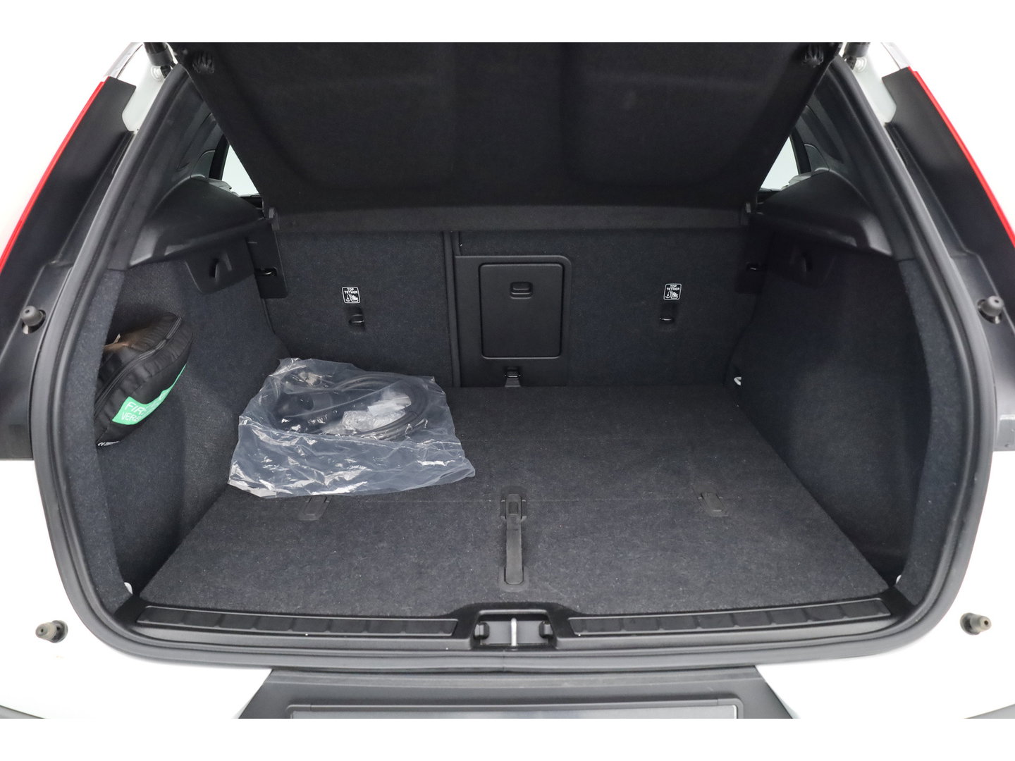 Volvo XC40 Single Motor Plus 69 kWh | Pano | Harman Kardon | 360cam | Apple CarPlay | Adapt. Cruise | Stoel- Stuurverw.