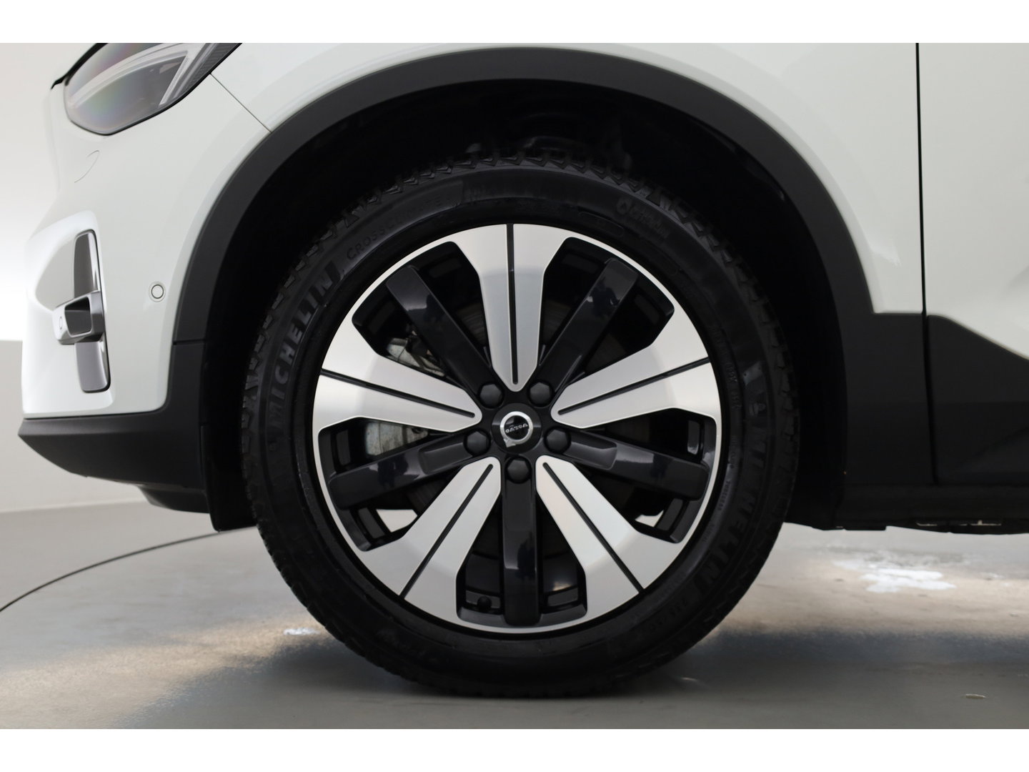 Volvo XC40 Single Motor Plus 69 kWh | Pano | Harman Kardon | 360cam | Apple CarPlay | Adapt. Cruise | Stoel- Stuurverw.