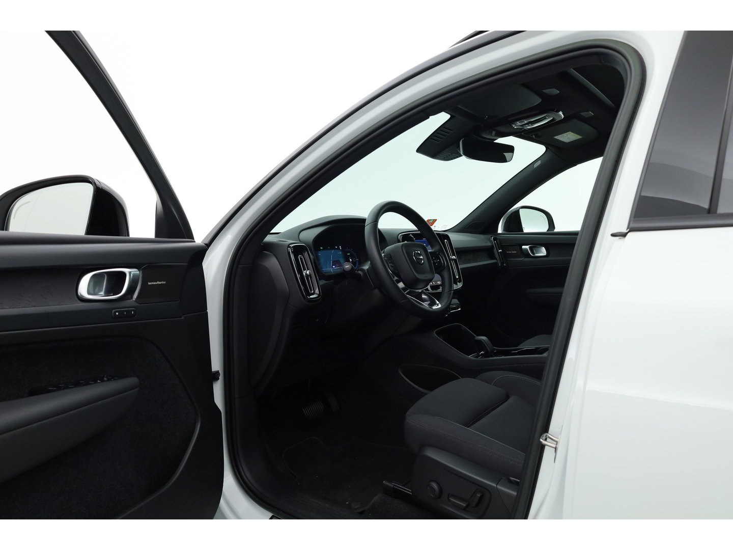 Volvo XC40 Single Motor Plus 69 kWh | Pano | Harman Kardon | 360cam | Apple CarPlay | Adapt. Cruise | Stoel- Stuurverw.