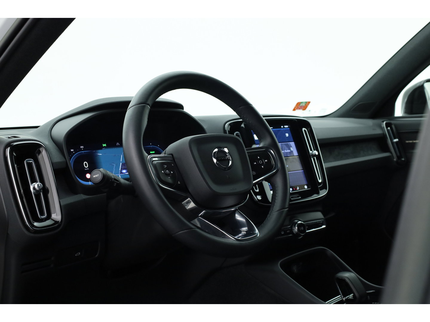 Volvo XC40 Single Motor Plus 69 kWh | Pano | Harman Kardon | 360cam | Apple CarPlay | Adapt. Cruise | Stoel- Stuurverw.