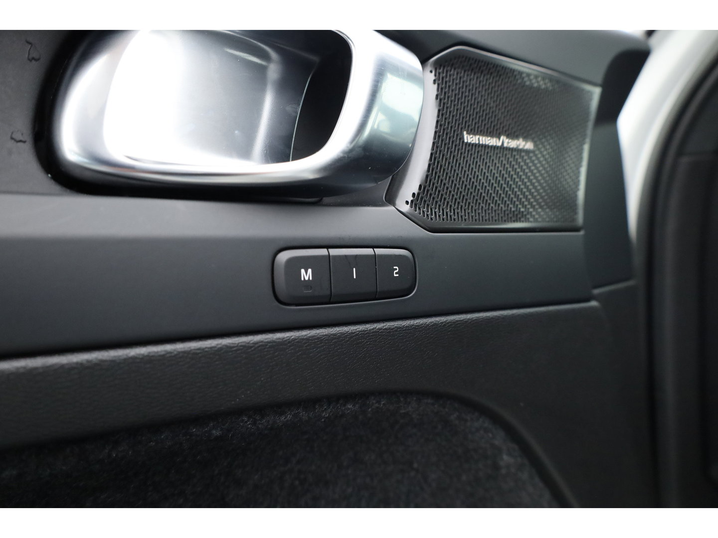 Volvo XC40 Single Motor Plus 69 kWh | Pano | Harman Kardon | 360cam | Apple CarPlay | Adapt. Cruise | Stoel- Stuurverw.